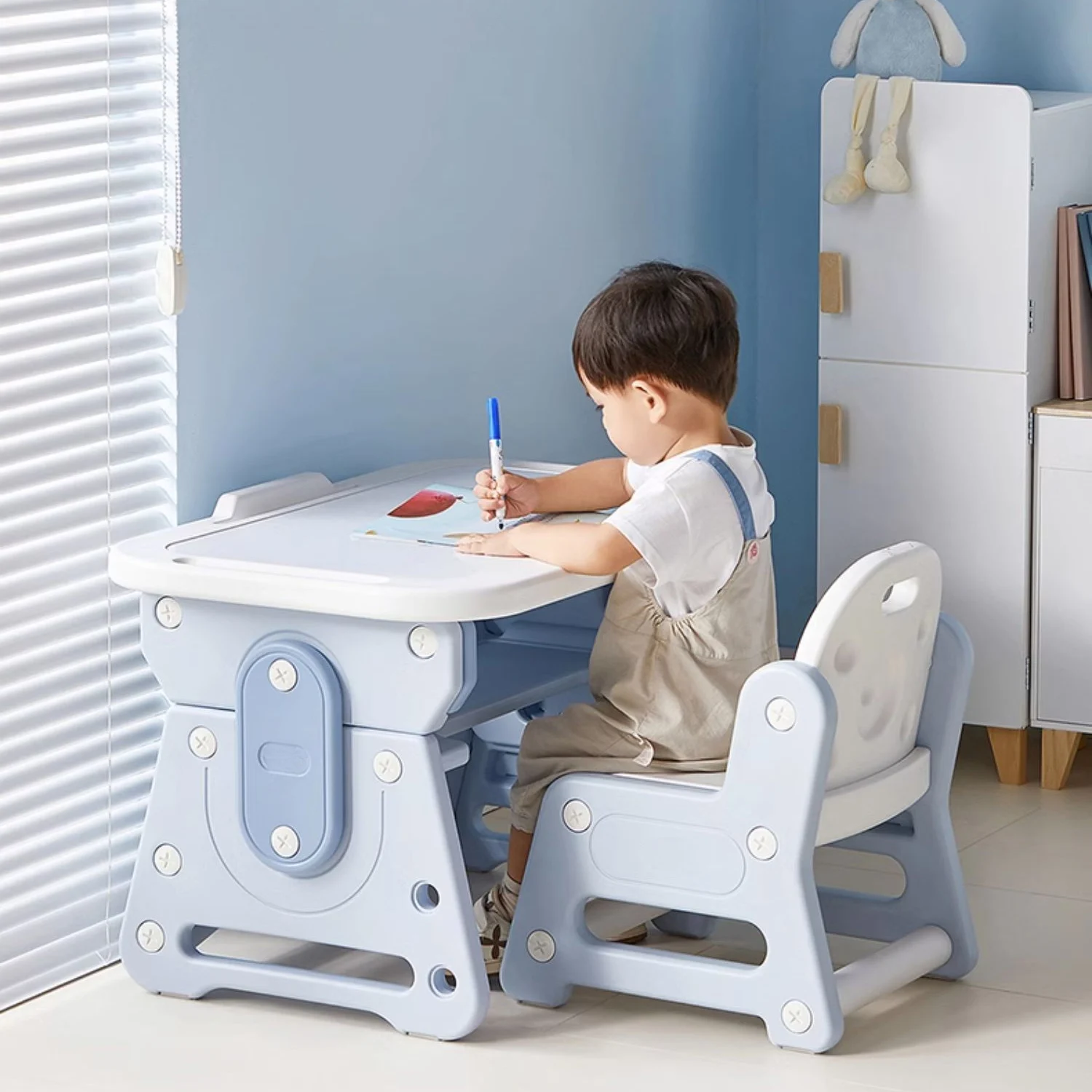 

Детские мебельные комплекты: гибкий учебный стол и стул, учебный стол для детей 5-16 лет