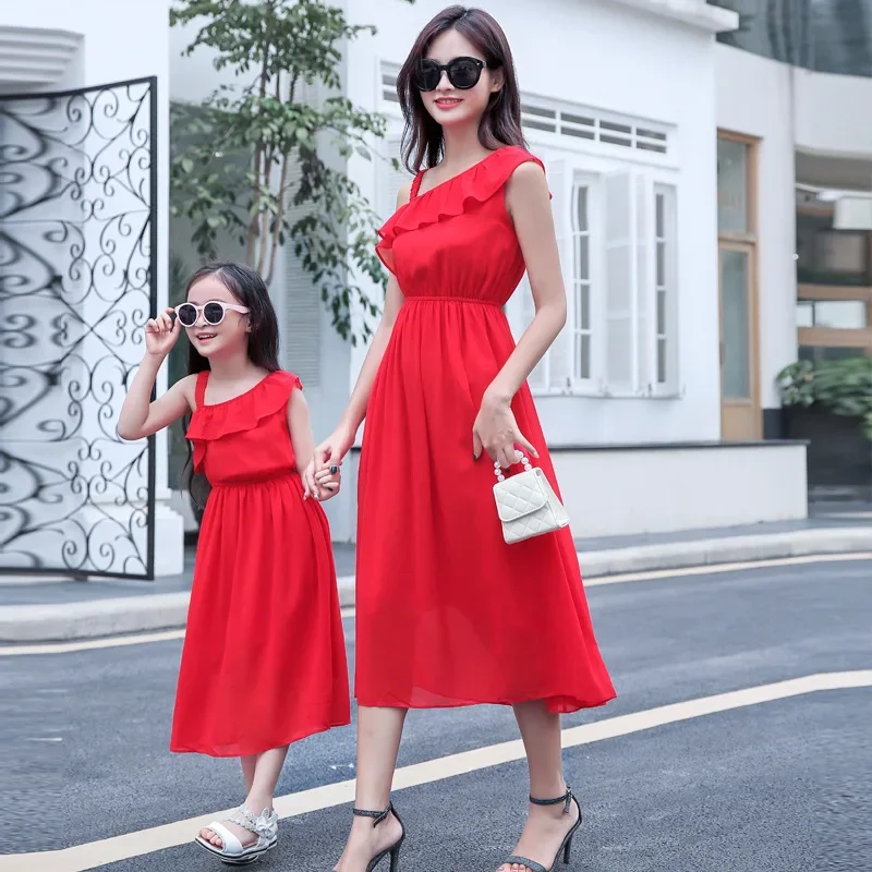 2024 Summer Mother and Daughter Red Dress Vacation Look Mom and Baby Girl Same Beach Dresses Holiday Mammy and Me Equal Clothing