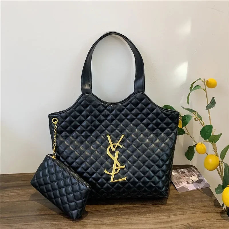 

Must-Have 2025! Корейская сумка через плечо с мягкой подкладкой на весну/лето — стеганая строчка, популярная вставка и просторный евро-американский стиль