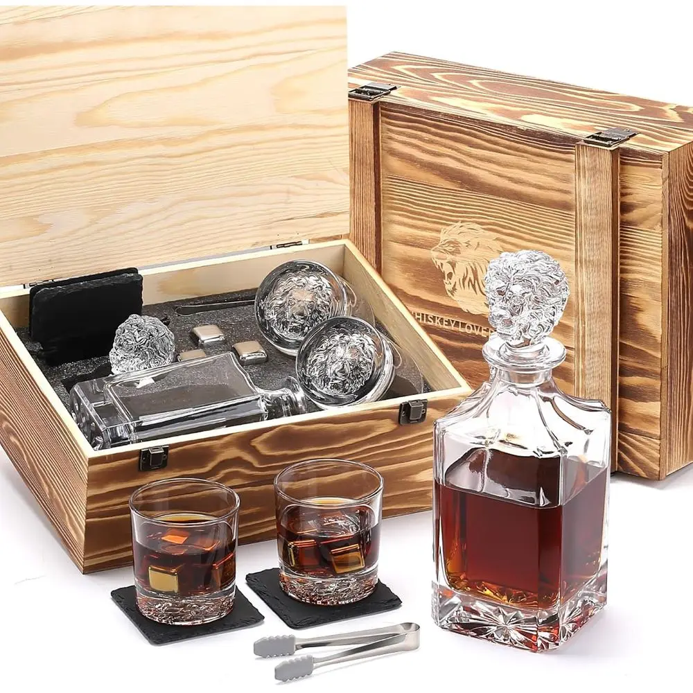 

Художественный графин для виски 25,4 унции с стаканами 2x10 унций, деревянной коробкой, камнями из нержавеющей стали, сланцевыми подставками и щипцами | Идеальный подарок