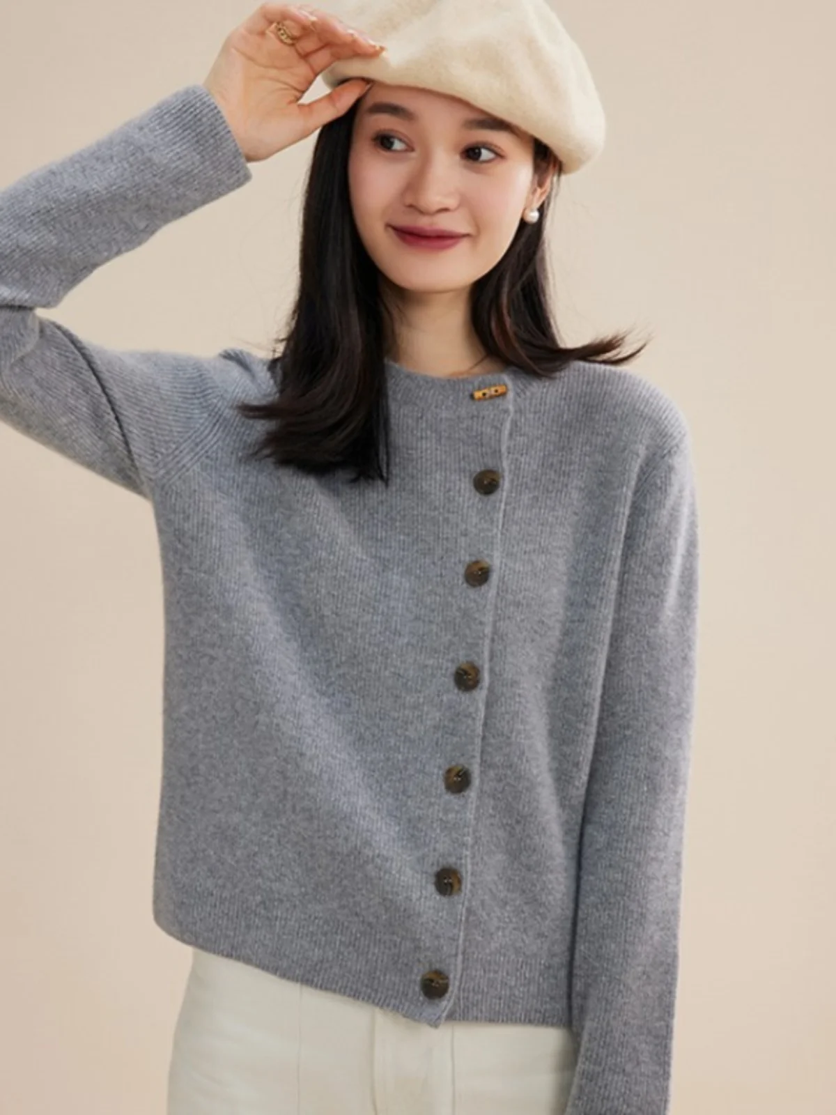 

100% pure cashmere cardigan ladies round neck bamboo buckle design sense sweater loose padded knit coat.