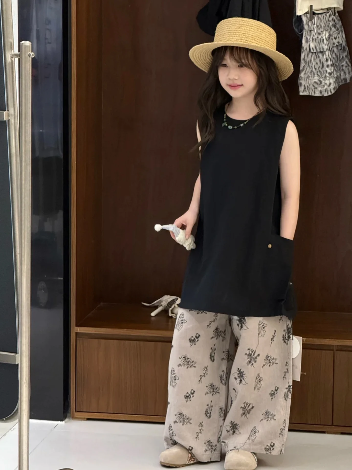 

Fashionable Black round Neck Vest Dress for Girls Children's Summer Clothing New 2026 Mid-Length Casual Style Low Waist