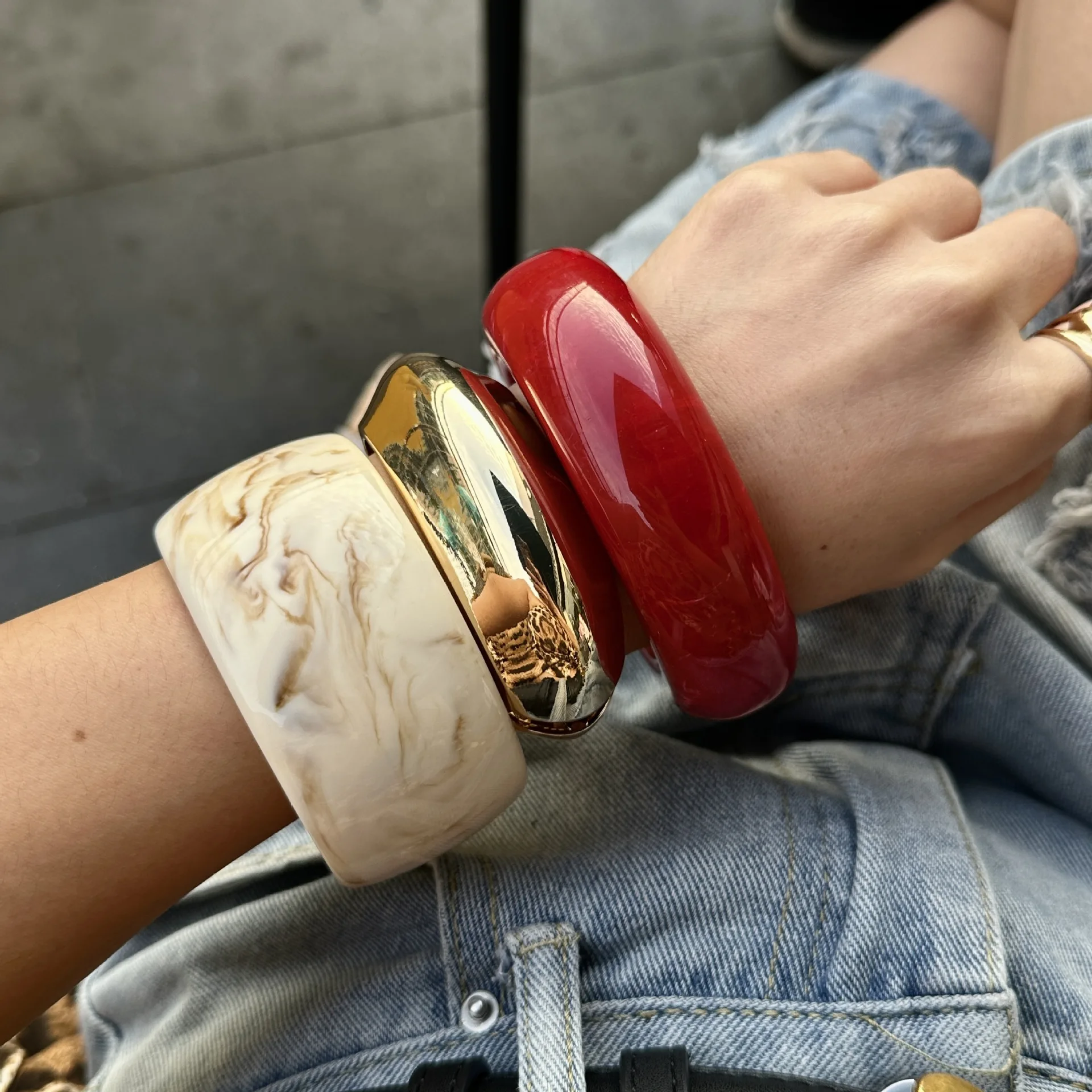 Boho Red Beige Acrylic Resin Chunky Bangles for Women on Hand Goth Geometric Charm Wide Hip Hop Metal Cuff Bangles Men Jewelry