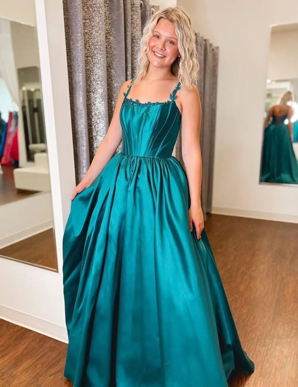 

A Line Long Prom Dresses for Women Appliqued Spaghetti Straps Corest Formal Ruched Satin Ball Gowns