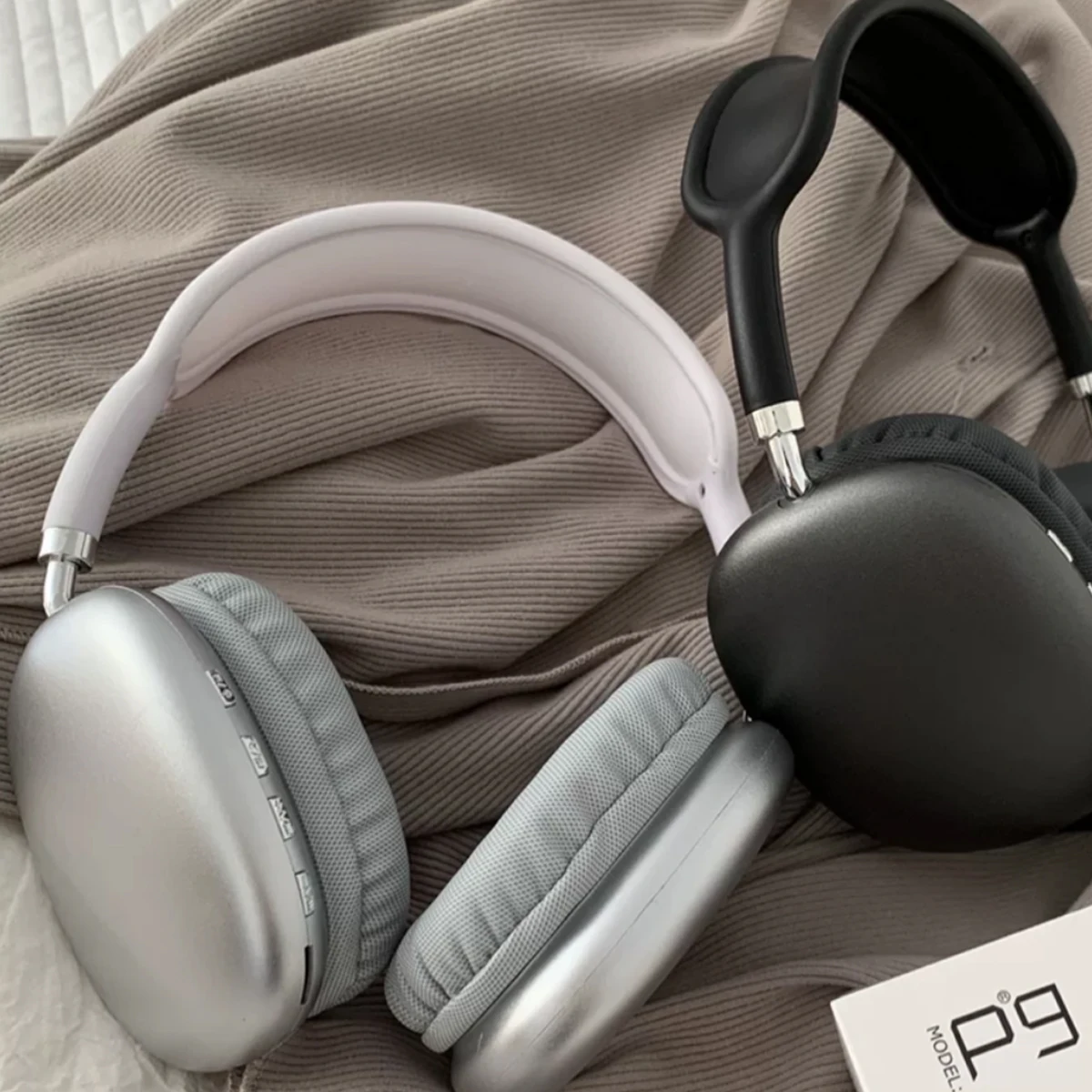 سماعات بلوتوث فوق الأذن، مع جودة صوتية غنية، لا توجد تأخير ملاحظة، مريحة وممتعة للأذن