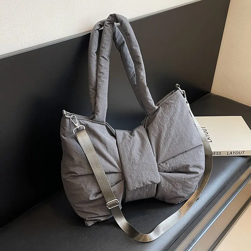 

Casual Large-capacity Nylon Cloth Bag Women's New Foreign-style Versatile Bow Shoulder Bag Commuter Messenger Bag Exquisite