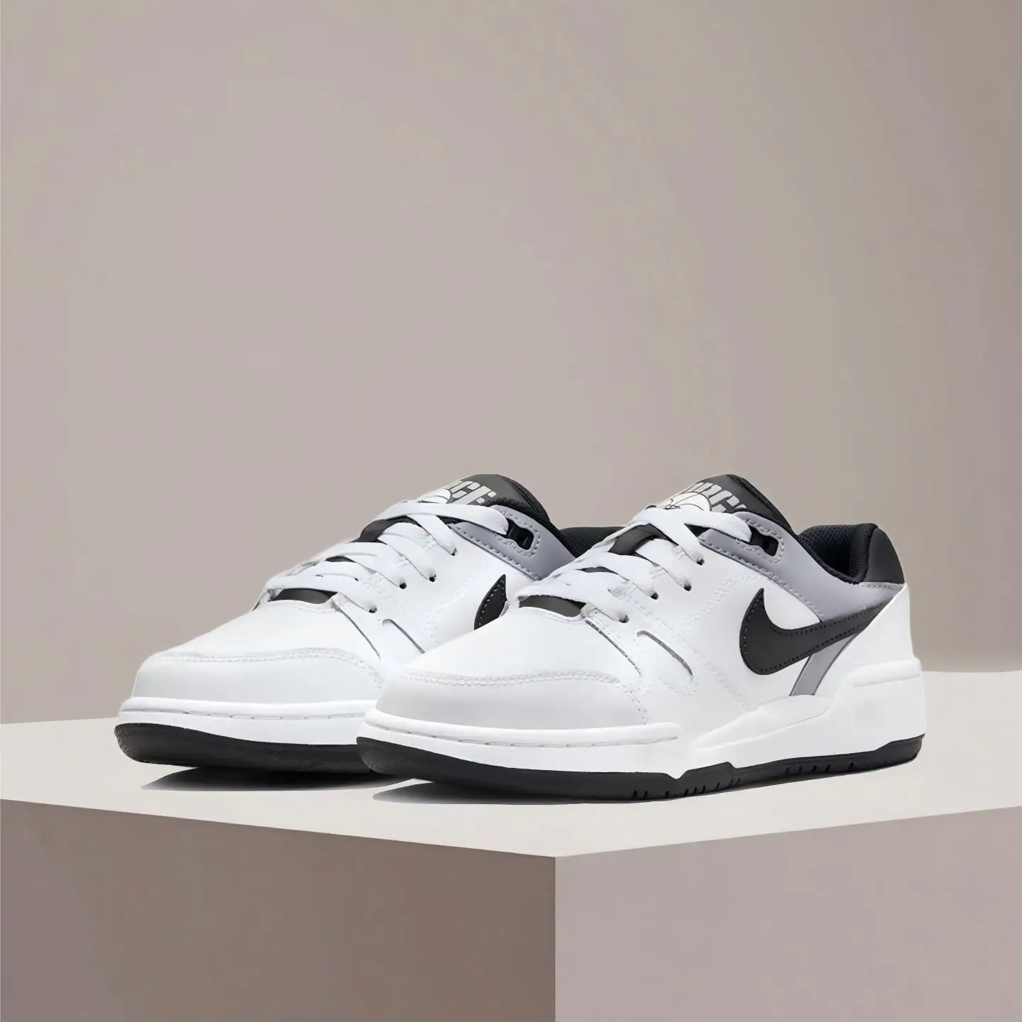 

Nike Zoom Vapor Low-Top Fashionable Comfortable Slip-Resistant Durable Low-Top Skate Shoes White/Black FV5929-101