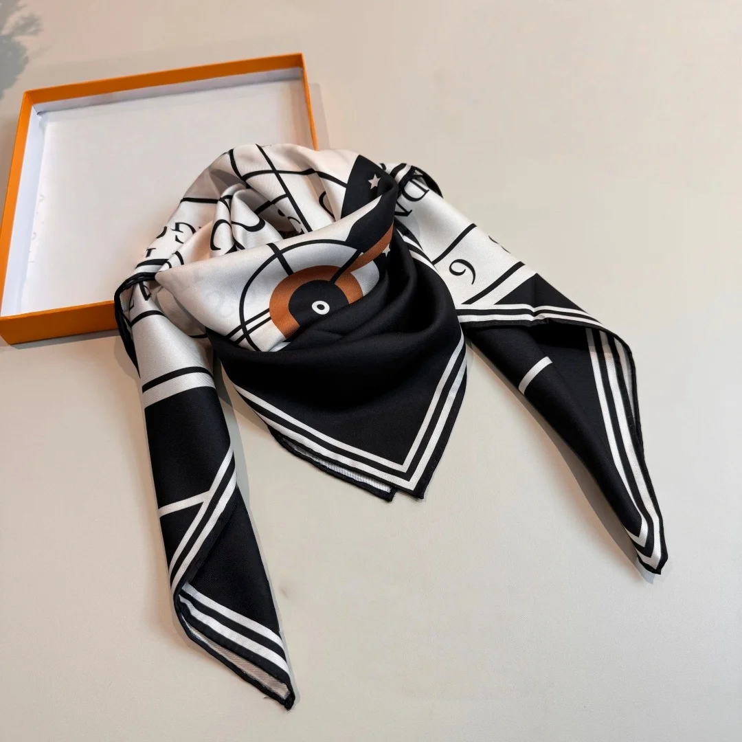 

Hot-selling New Women's Scarves Designer World Clock Pattern Square Scarves Outdoor Sun Protection Shawl Bag Decoration Gift