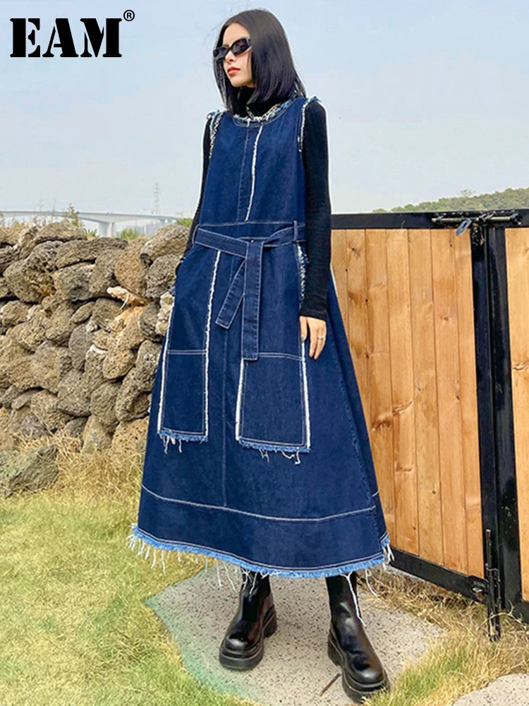 

[EAM] Women Blue Denim Burr Long Casual Dress New Round Neck Sleeveless Loose Fit Fashion Tide Spring Autumn 2024 1DE1067