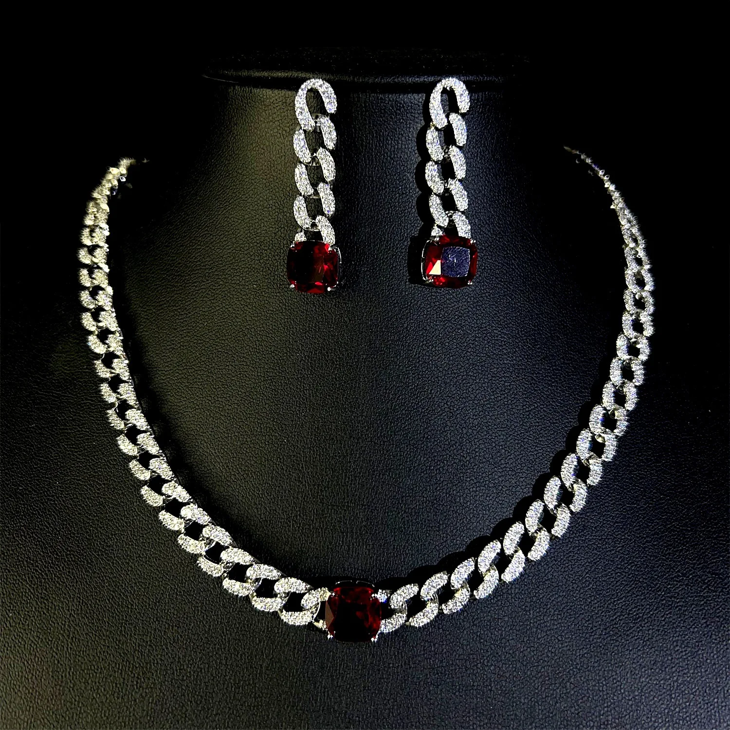 

Red Radiance Star Chain, Zircon Chain Necklace & Earrings Set for Women, Fashion Light Luxury Inlaid Diamond Clavicle Chain, Pre