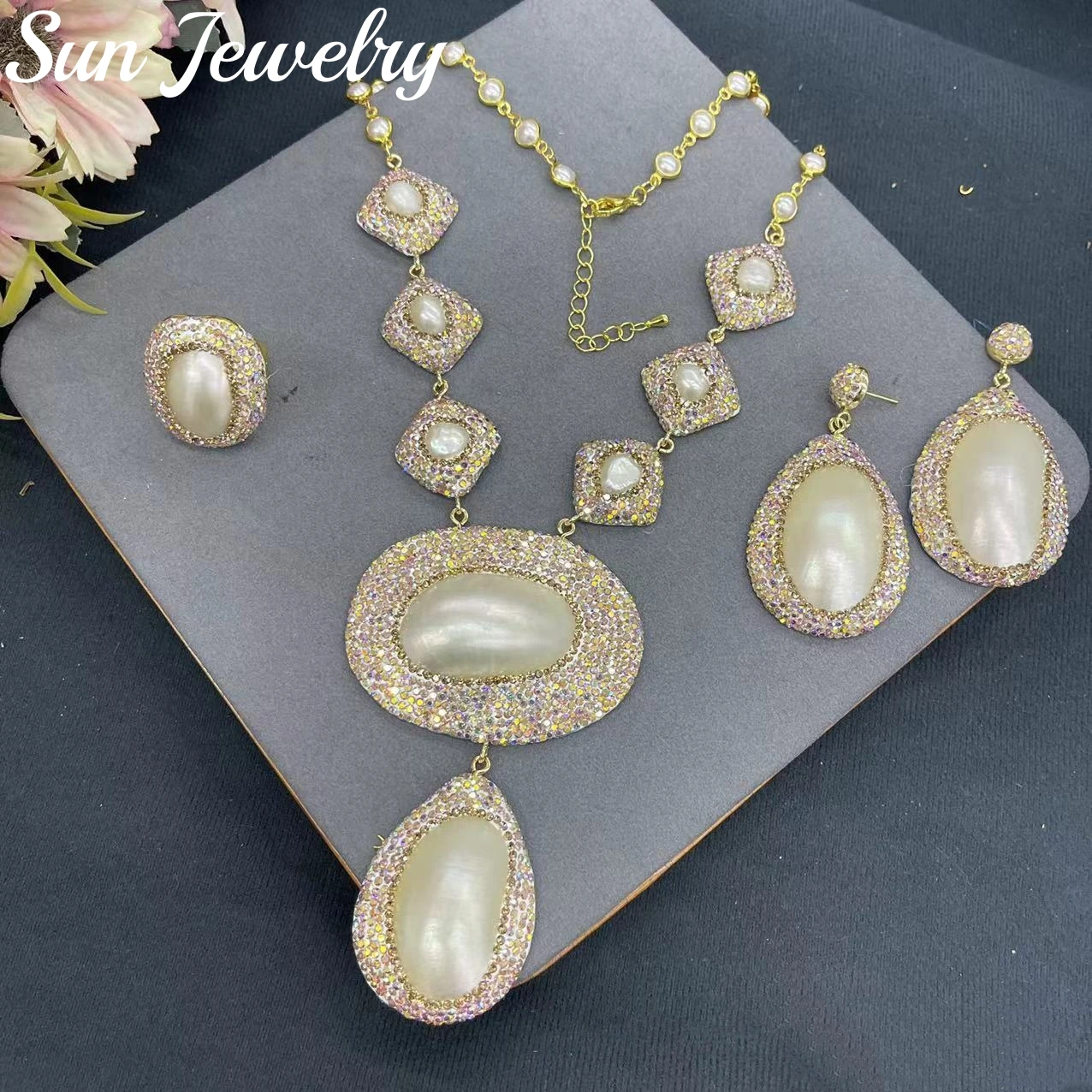 

Natural White Mabei Freshwater Pearl Necklace Earrings Ring Set Inlaid Rhinestones Women High-end Luxury Wedding Party Jewelry