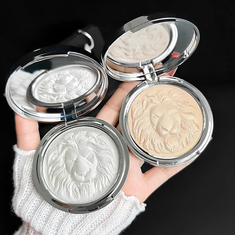 لوحة هايلايتر 3 في 1 من Lion Ginger: مسحوق لامع ناعم لظلال الأنف/عظم الحواجب/العين، محيط الوجه ولون تفتيح:02