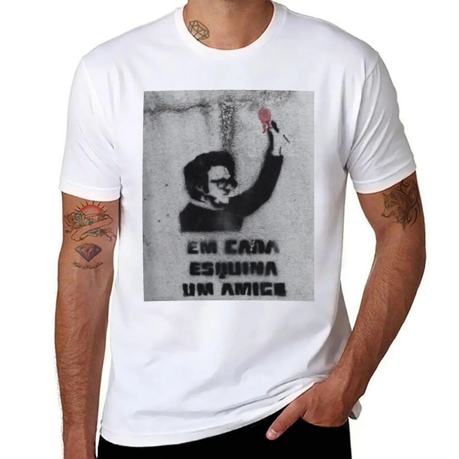 

25 de Abril - Em cada esquina um amigo - Zeca Afonso T-Shirt man t shirts cotton essential t shirt T-Shirt