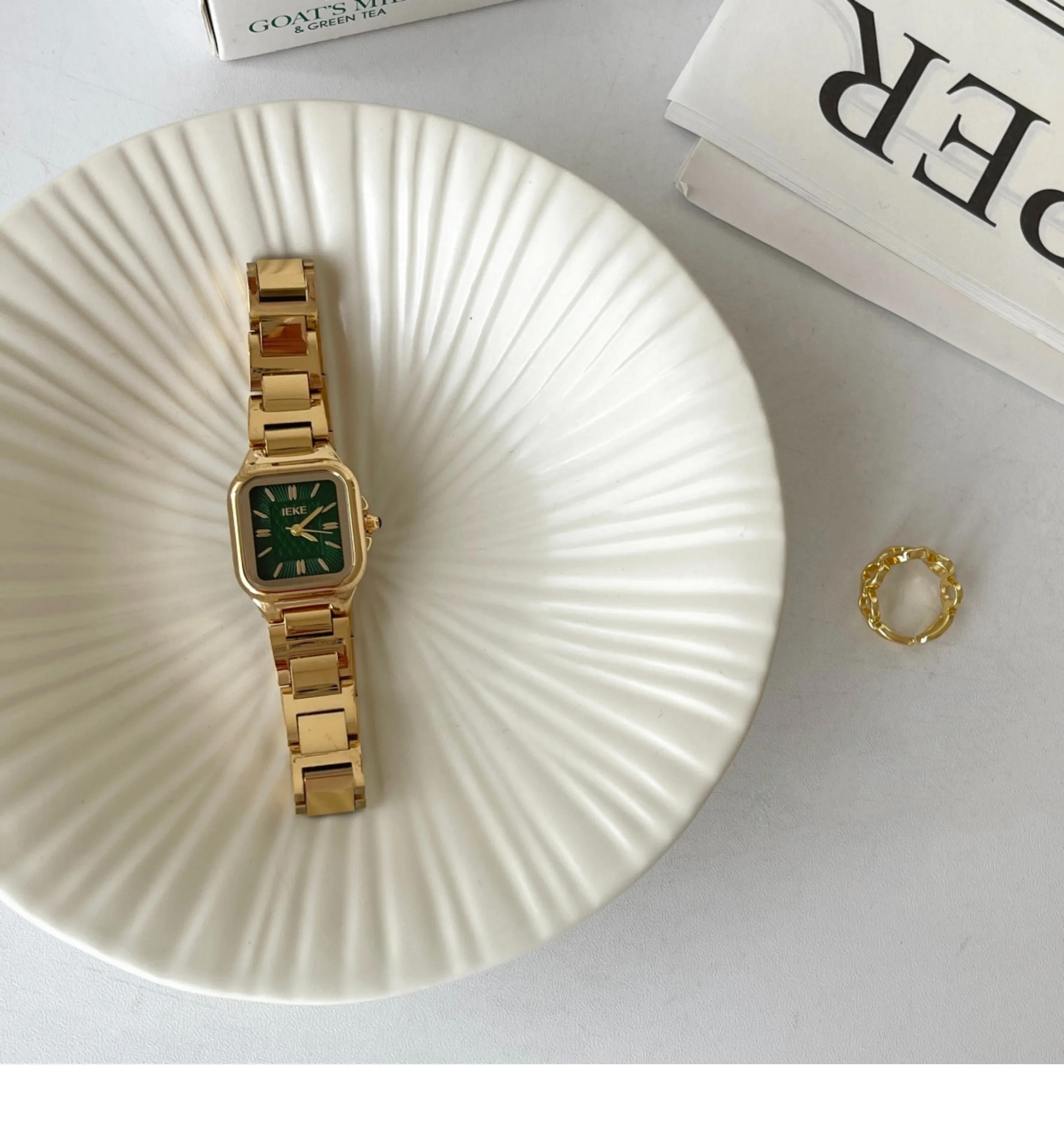 

New Small Square Retro Green Women'S Watch, Elegant, Simple, Versatile, Suitable For Work, High-Value Steel Band Quartz Watch