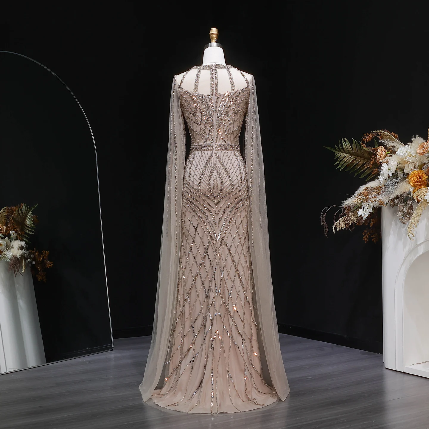 Sharon Said Luxuriöses Rosa O-Ausschnitt Etuikleid mit Cape-Ärmeln, Paillettenbesetztes Abendkleid für Damen SS126 Maßanfertigung – Detail 16