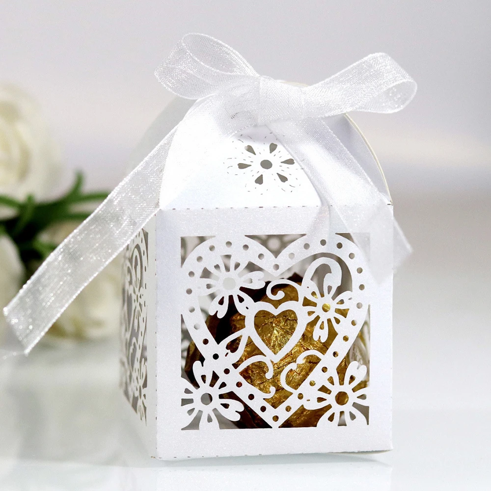 50Pcs Laser Cut Love Heart Candy Box Carriage Hollow Wedding Favors Gifts Boxes With Ribbon Baby Shower Wedding Party Decoration