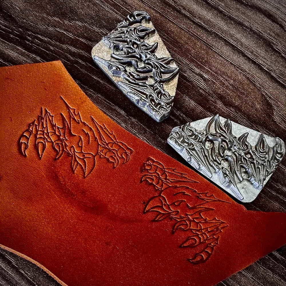 

2pcs/set Eagle Line Design Leather Logo Stamp Leather Craft Tool Stamping Pressing Carving Mold