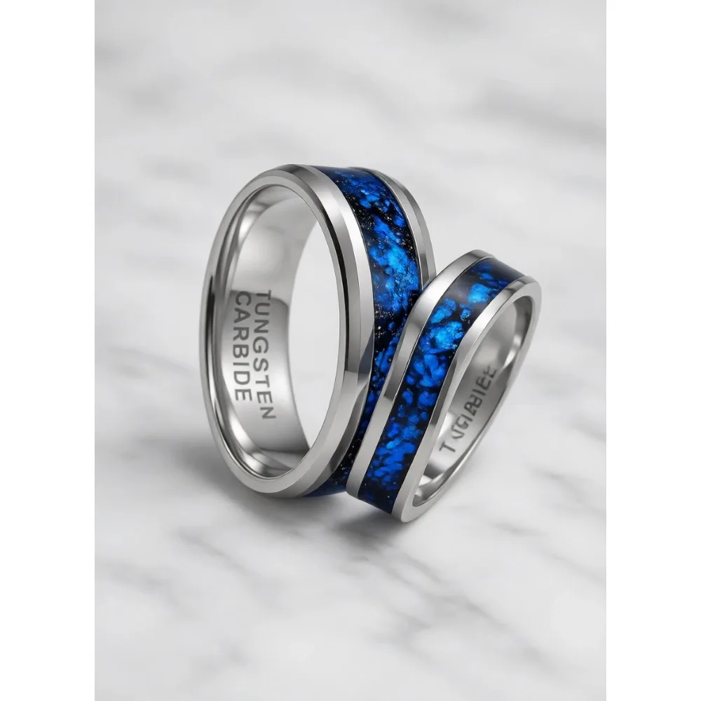 

Серебряное кольцо из черного вольфрама 8 мм с инкрустацией голубым опалом и золотом, обручальное, комфортная посадка