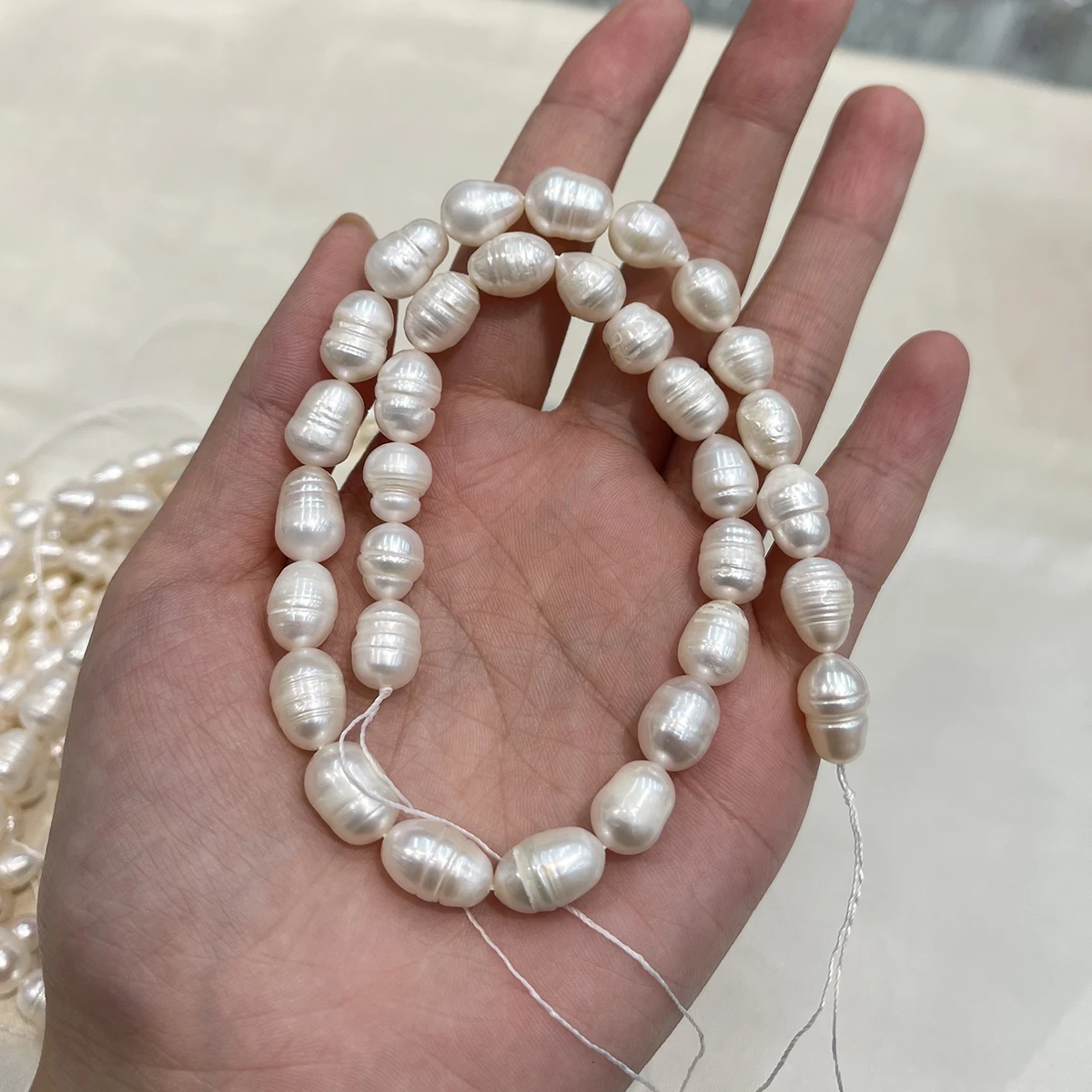 DIY Perlmuttperlen, natürliche Süßwasser-Reisperlen für die Schmuckherstellung, DIY Halsketten, Armbänder, Ketten, Ohrringe, Accessoires – Detail 5