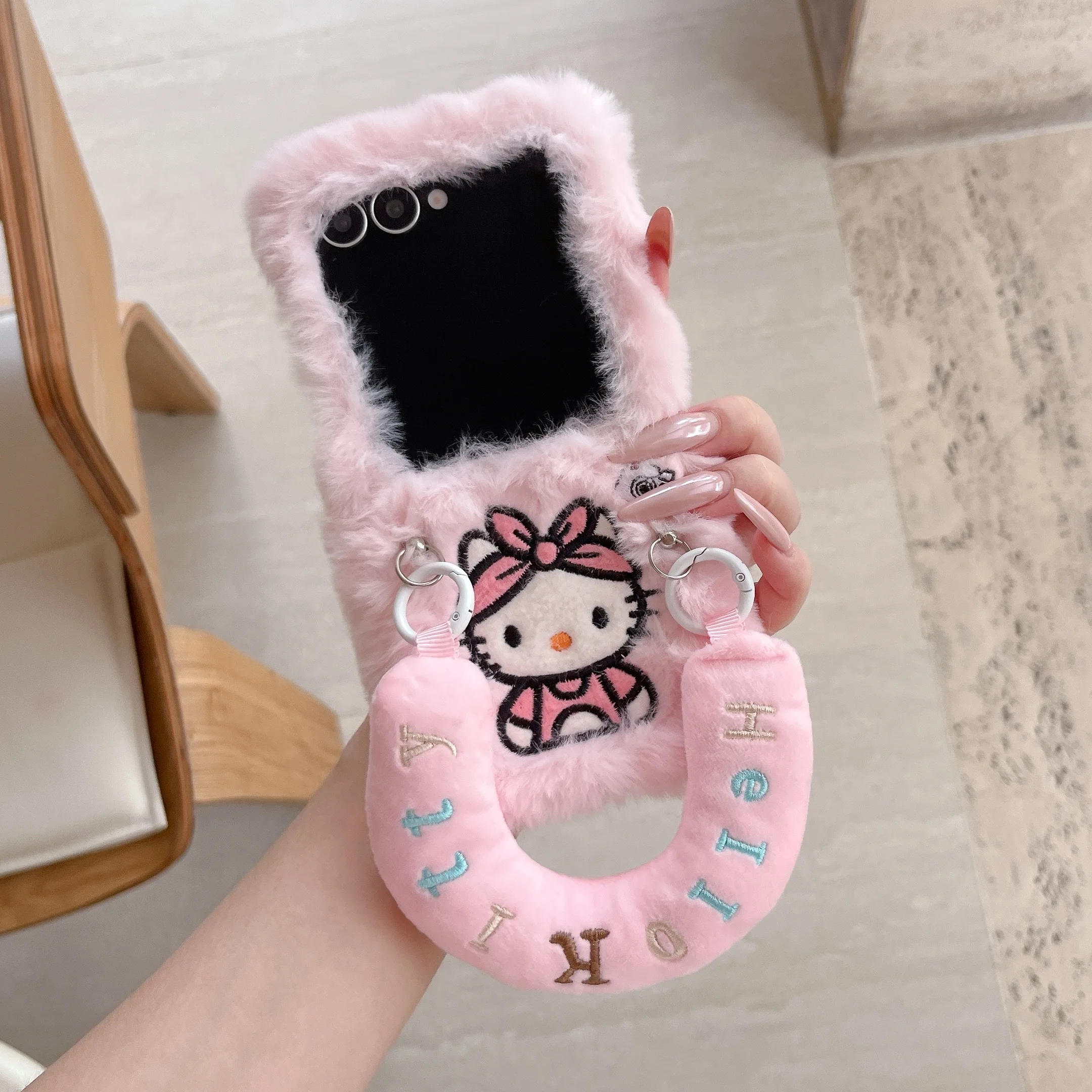 

Winter furry cute Hellokitty kawaii phone case for Samsung Galaxy Z Flip7 FE Flip 5 6 flip4 3 5G cover with wrist strap fundas