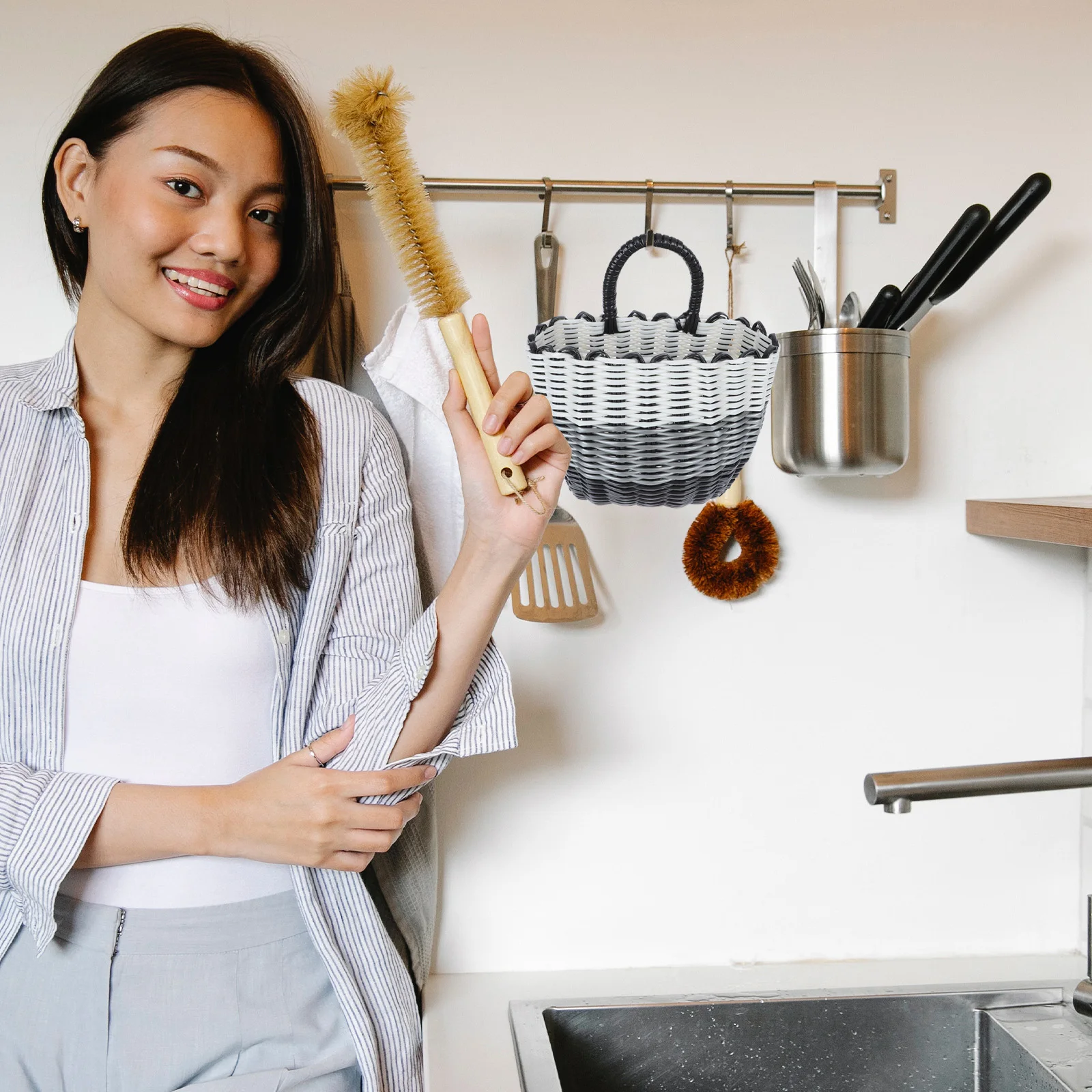 

2pcs Plastic Kitchen Storage Baskets Hanging Garlic Onion Organizer Ventilated Stackable Home Use with Hooks Space Saving