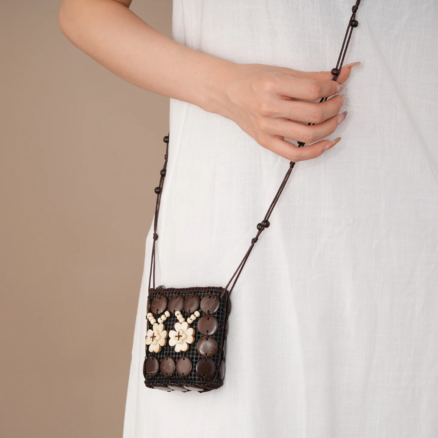 Vintage Ethnic Style Coffee-color Shell Flower Handmade Weave Bag Coconut Geometric Handbag Bohemian Women's Jewelry Display C1