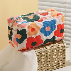 Bolsa organizadora de maquillaje con flores para mujer y niña, neceser Floral con cremallera, neceser para cosméticos, artículos esenciales de viaje