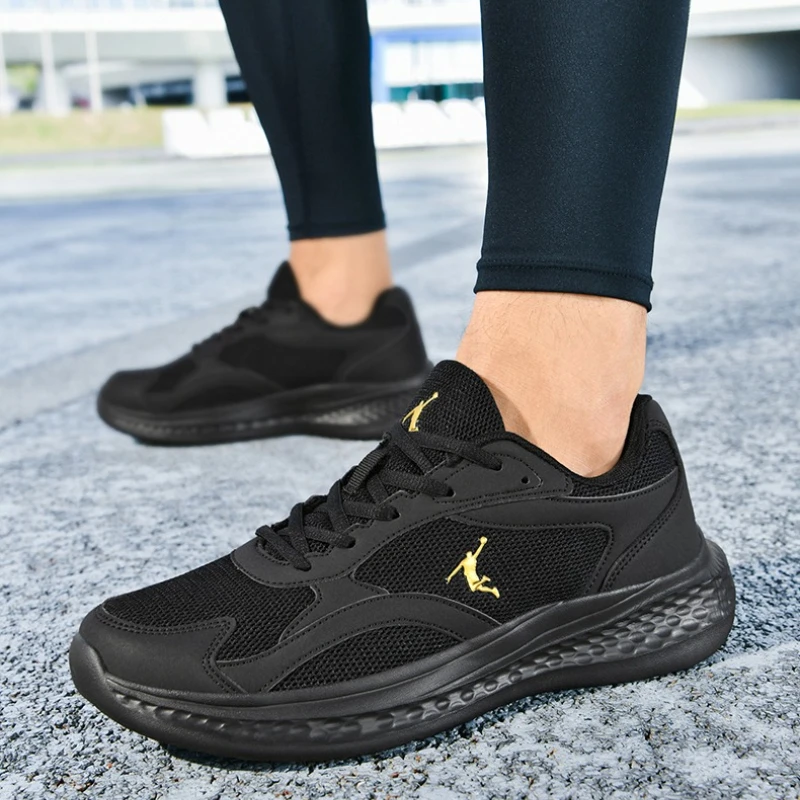 Fashion Men Professional Running Shoes Lightweight and Breathable Sneakers Lace Up Outdoor Sports Tennis Shoes New Casual Shoes