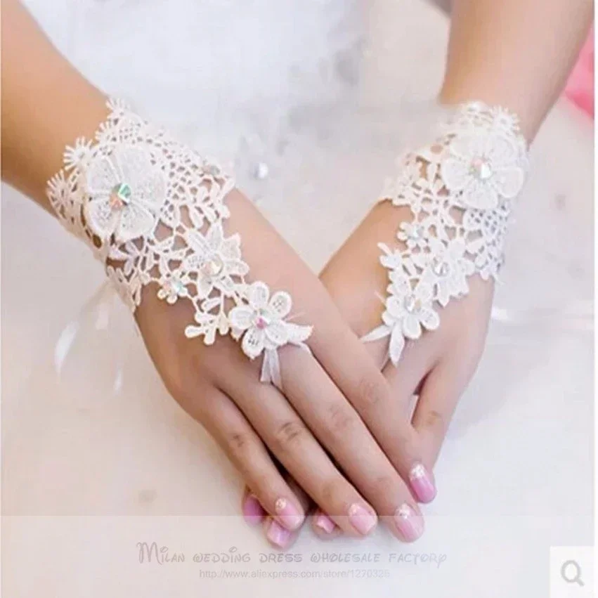 Woman Short Lace Wedding Gloves Fingerless Wrist Length Bridal Party Gifts Wedding Accessories