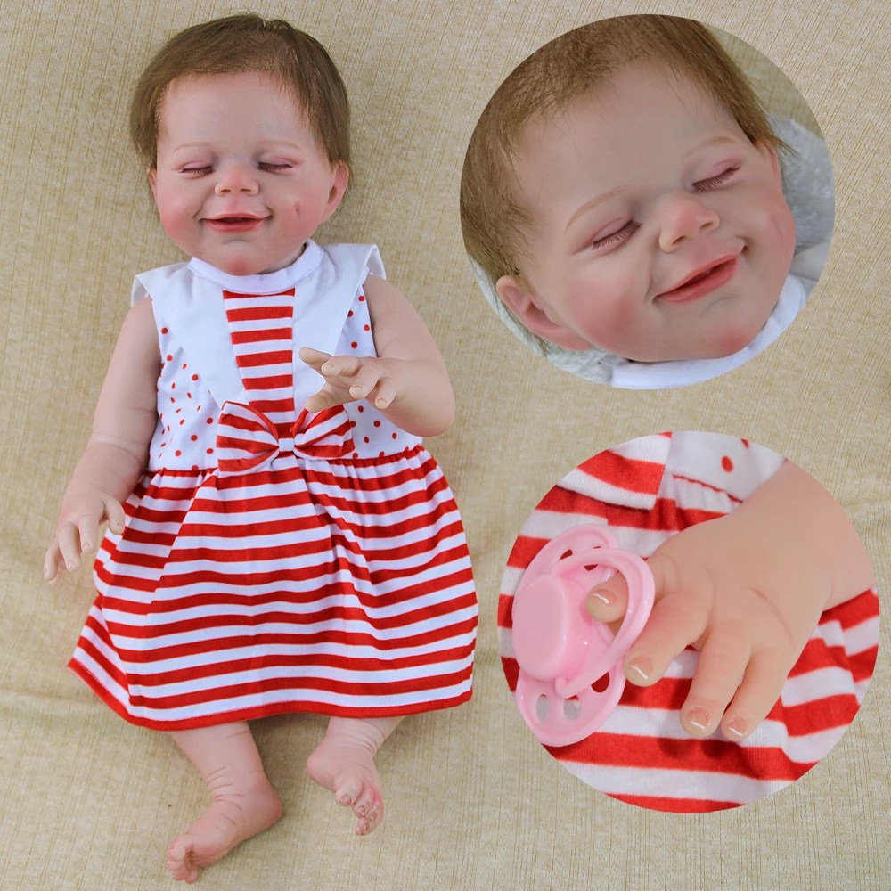 Baby Doll rinato con volto sorridente da 18 pollici, materiale in vinile, abito a strisce rosse, squisite caratteristiche facciali realistiche, compagno per bambini