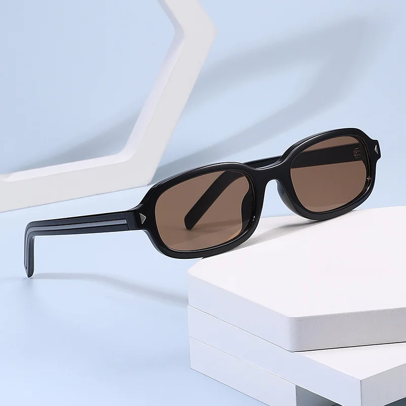 Lunettes de soleil carrées de petite taille pour hommes et femmes, style urbain, pour la conduite en extérieur, la plage, les occasions décontractées et le quotidien.