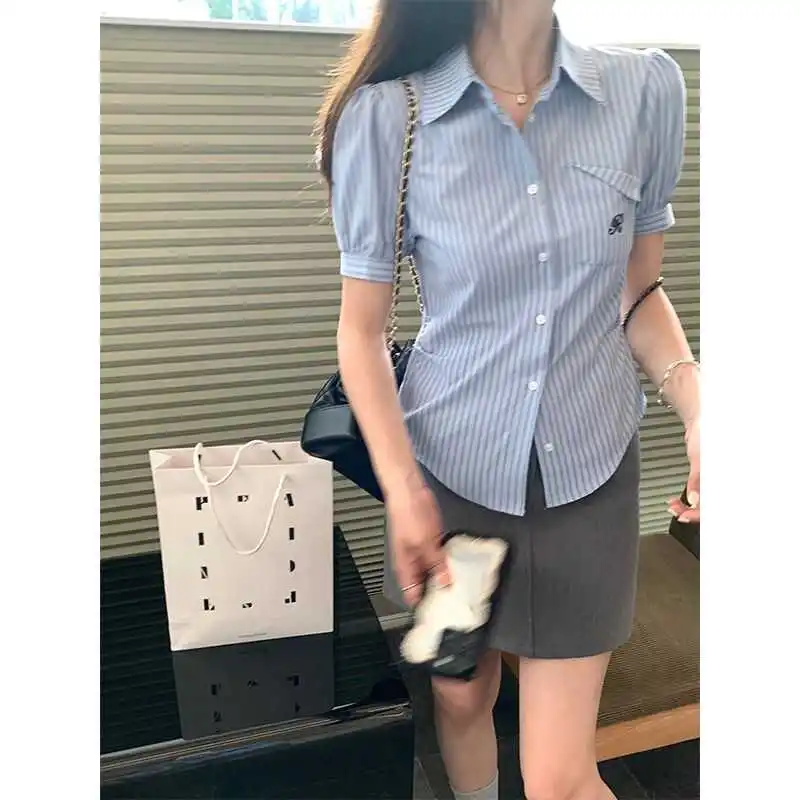 

Корейская рубашка Slim Fit с вышивкой, рукавами-фонариками и полосатыми короткими рукавами, с воротником, повседневная рабочая одежда, летняя новинка