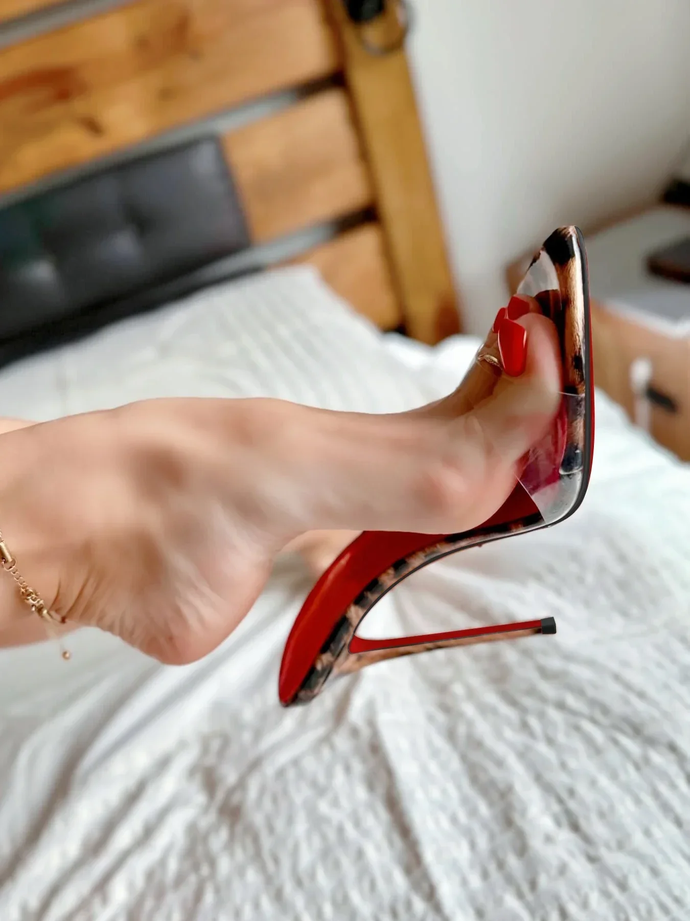 European and American pointed high heels, red super high heels, women's slim heels, exposed toes, half drag, simple sandals