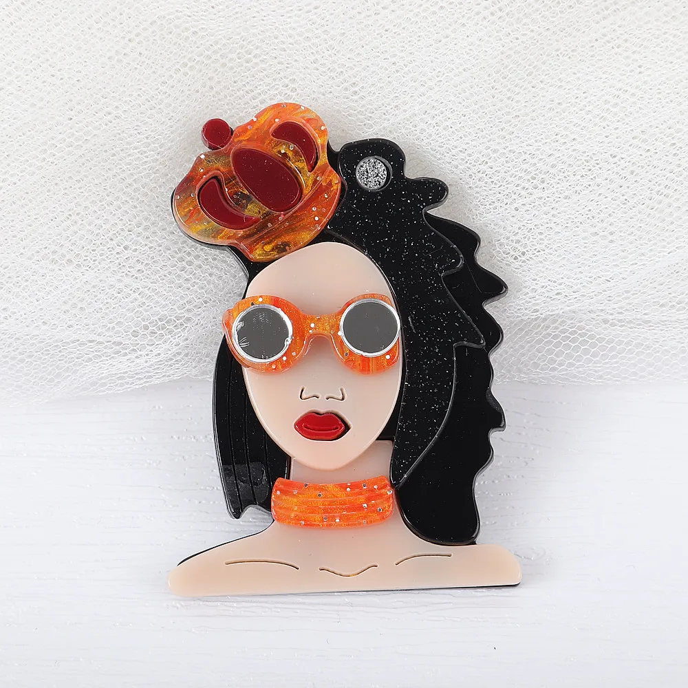 Punk Cool Black Hair Lady Wear Crown Acrylic Brooches For Women Resin Figure Glasses Grils Brooch Lapel Pins Fashion Jewelry Gif