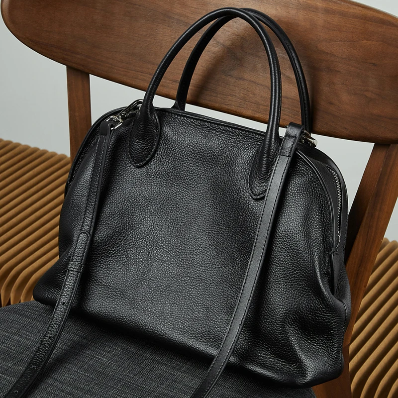 

Retro Cowhide Women's Handbag New 2026 Luxurious High-end Design Simple Fashion Versatile Work Commute Large Capacity Shell Bag