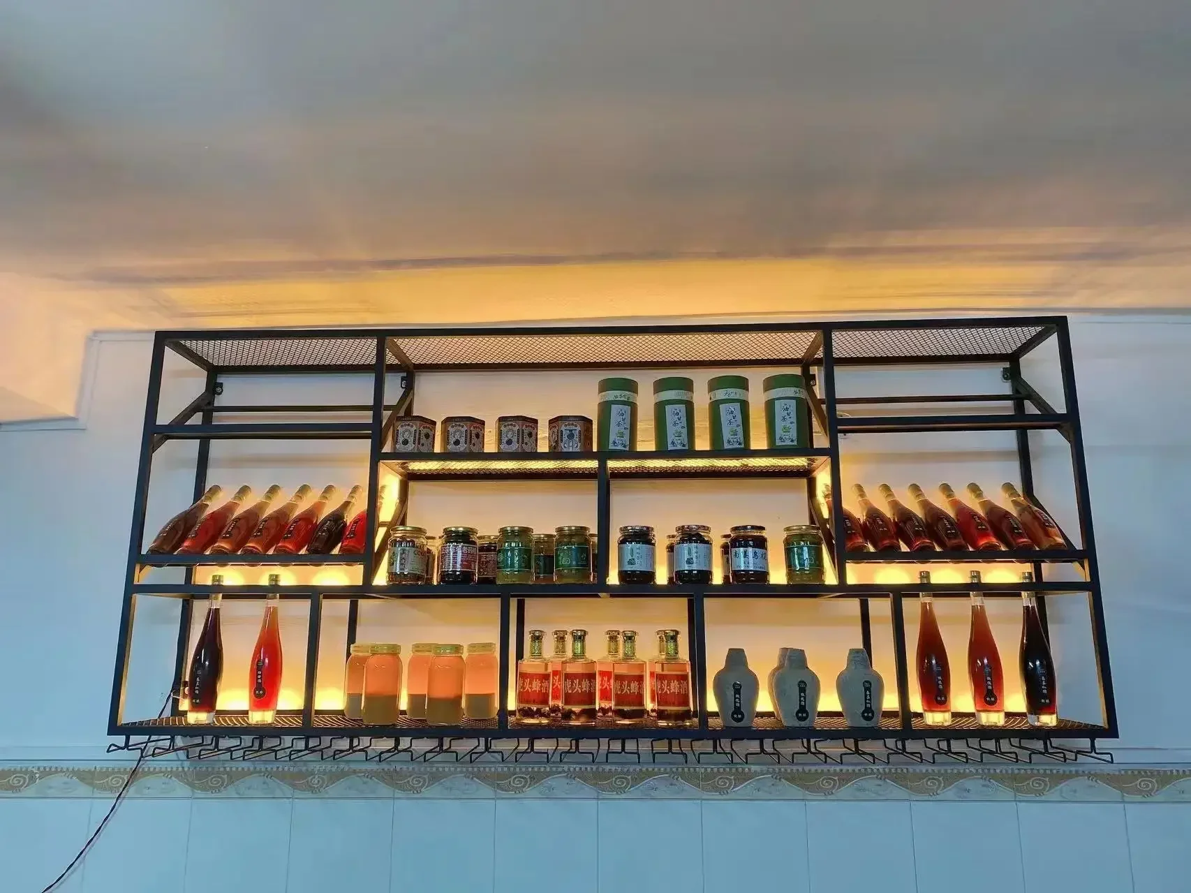 

Display Whisky Holder Wine Racks Organizer Modern Black Bar Cabinet Wine Rack Industrial Wall Commercial Wijnkast Decoration