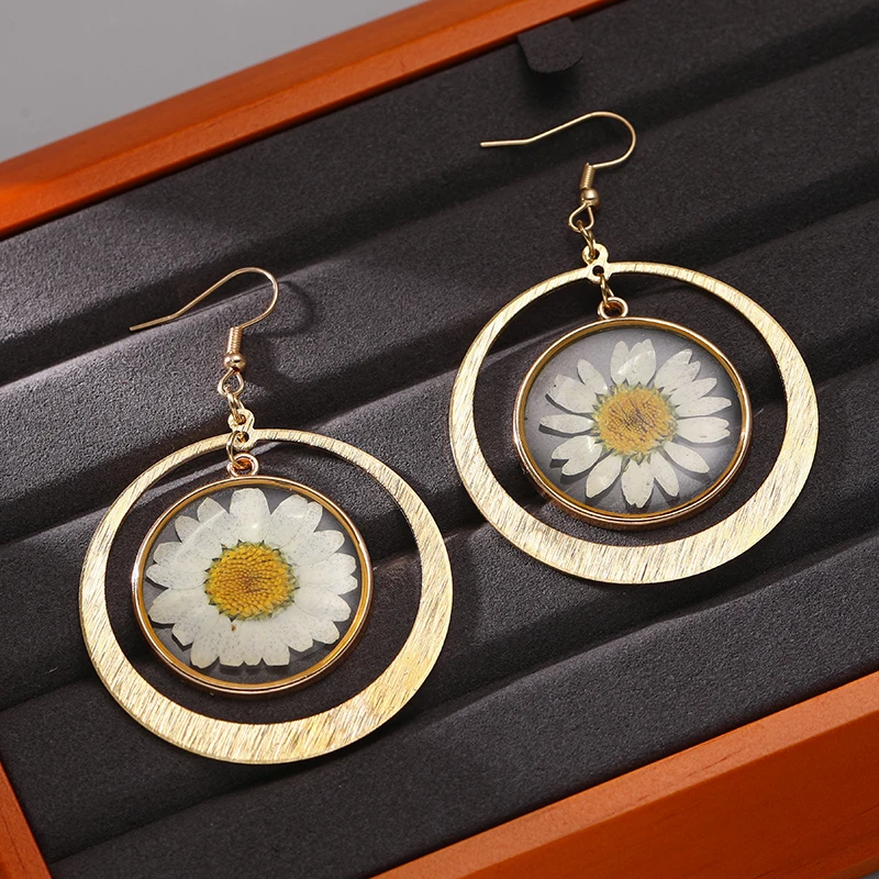 2024 New Bohemian Style Eternal Flower Daisy Resin Transparent Earrings Retro Women's Festival Party Jewelry Accessories Gifts