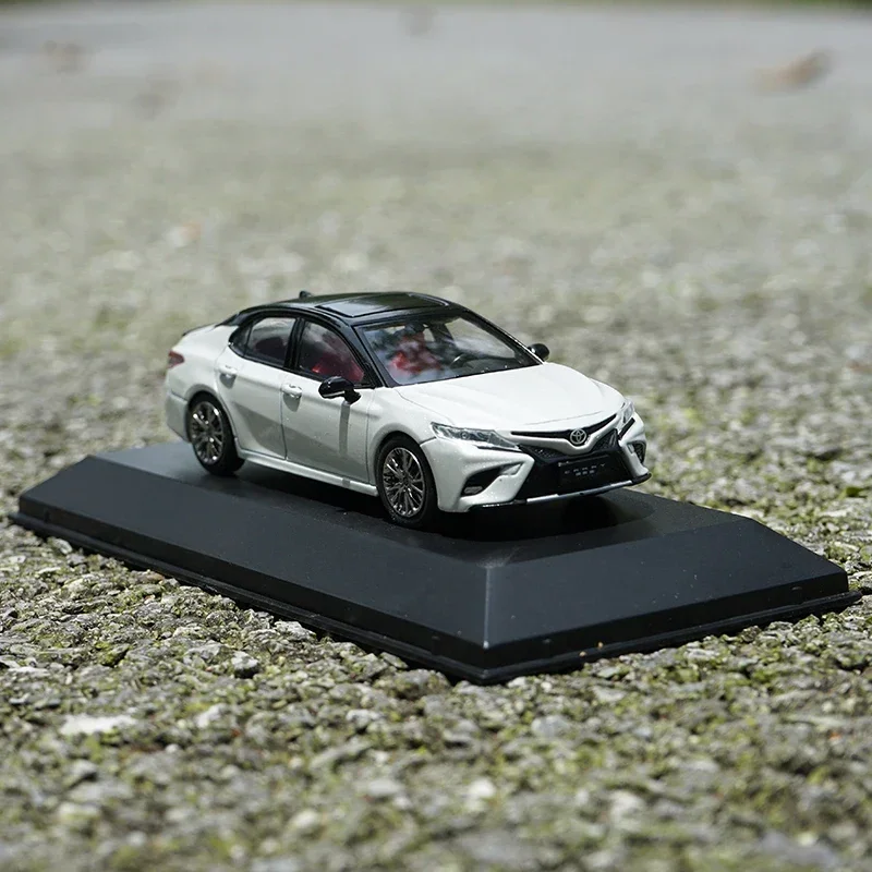 

1:43 Toyota 8th CAMRY модель автомобиля из сплава, статическая высокая имитация металлических моделей транспортных средств, оригинальная коробка для коллекции подарков