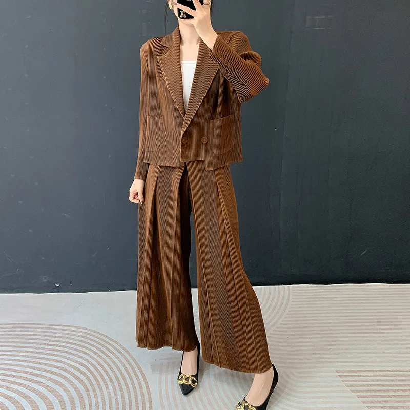 

Miyake Pleated Women's Fall Winter Suit 2025 New Long-sleeved Cardigan Jacket Loose Pants Commuter 2-piece Set Thickened Fabrics
