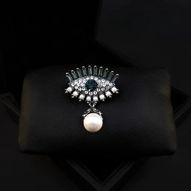 الراقية خمر الشيطان العين شرابة بروش رائعة العين دبوس للنساء بدلة أنيقة اكسسوارات اللؤلؤ مجوهرات هدايا الحفلات 825