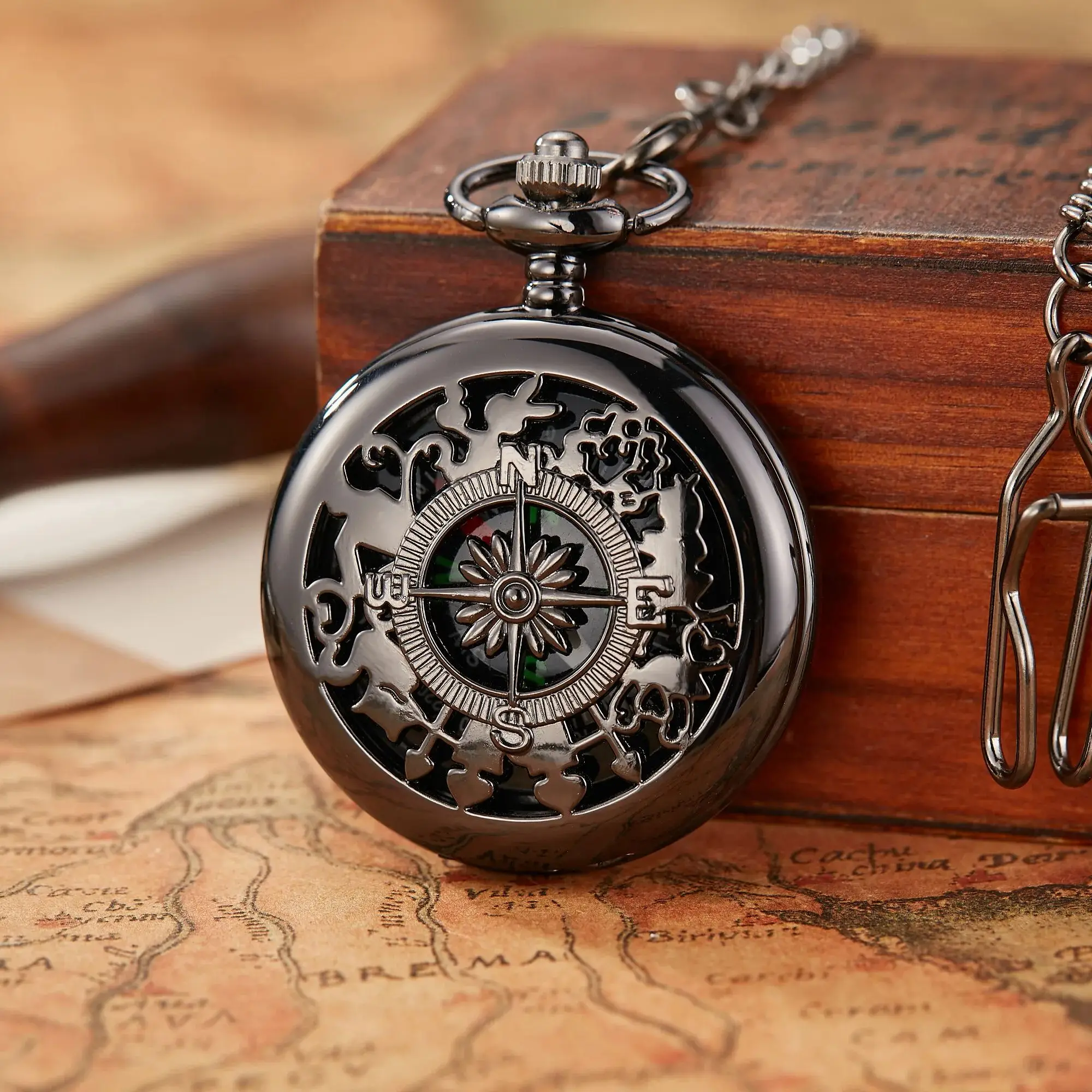 Creative Compass Pocket Watch Hollowed Out Classic Flip Compass Outdoor Hiking Chain Pendant Men Women Pocket Watch Reloj