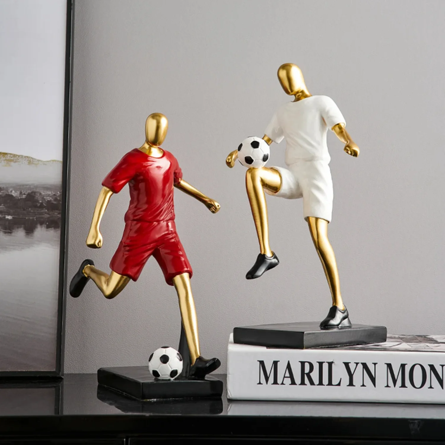 Football Player Resin Statue- Modern Living Room Decoration and Desk Accessory for Sports Fans - Ideal Souvenir