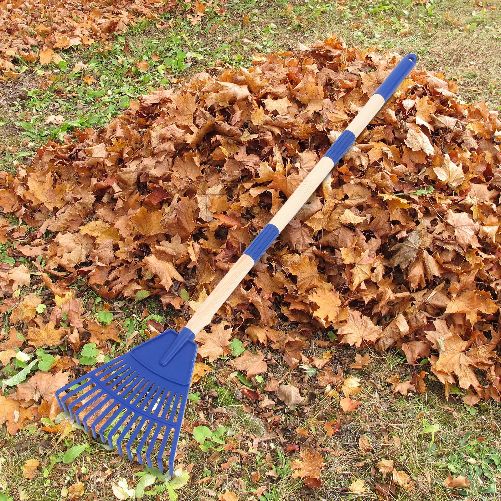 14-Tine Compact Garden Rake with Ergonomic 87cm Handle – Portable, Detachable, for Leaves, Debris & Mulch Cleaning