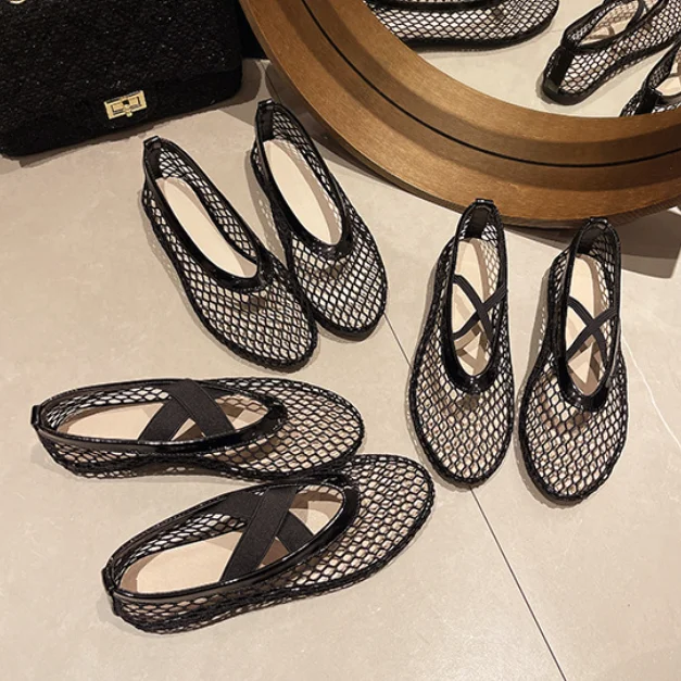 Sandalias huecas de malla para mujer, zapatos planos poco profundos, novedad de 2024, zapatos de playa cómodos, zapatos planos Retro para mujer 2024
