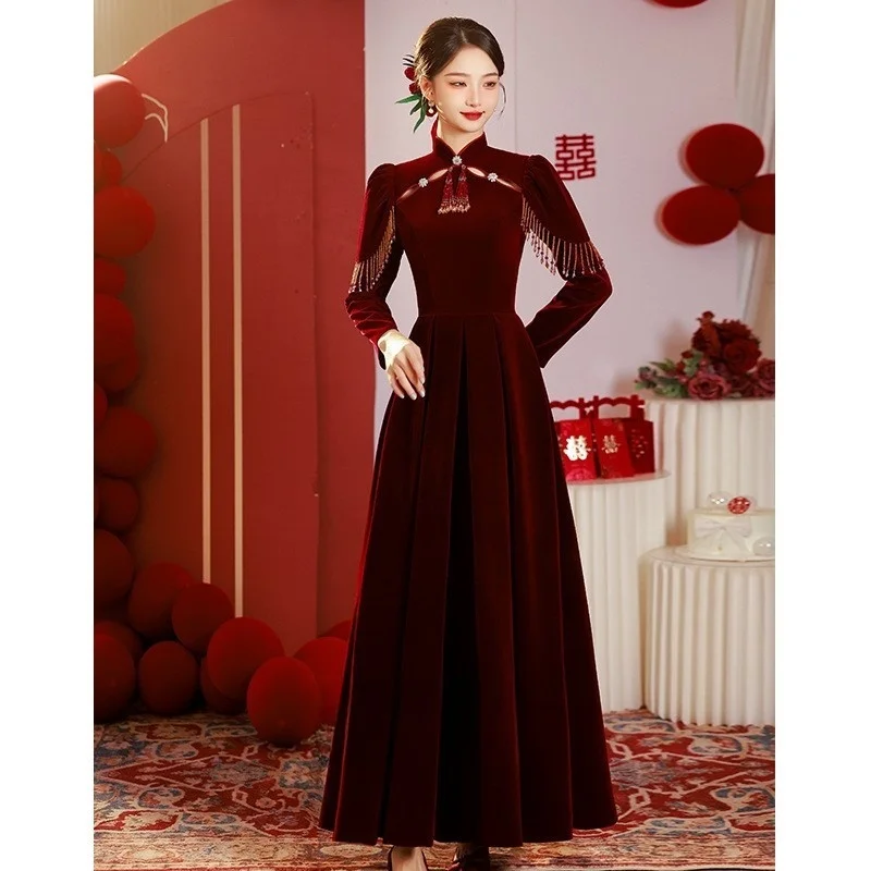 

Long-sleeved velvet toasting new fashionable casual red dress for people