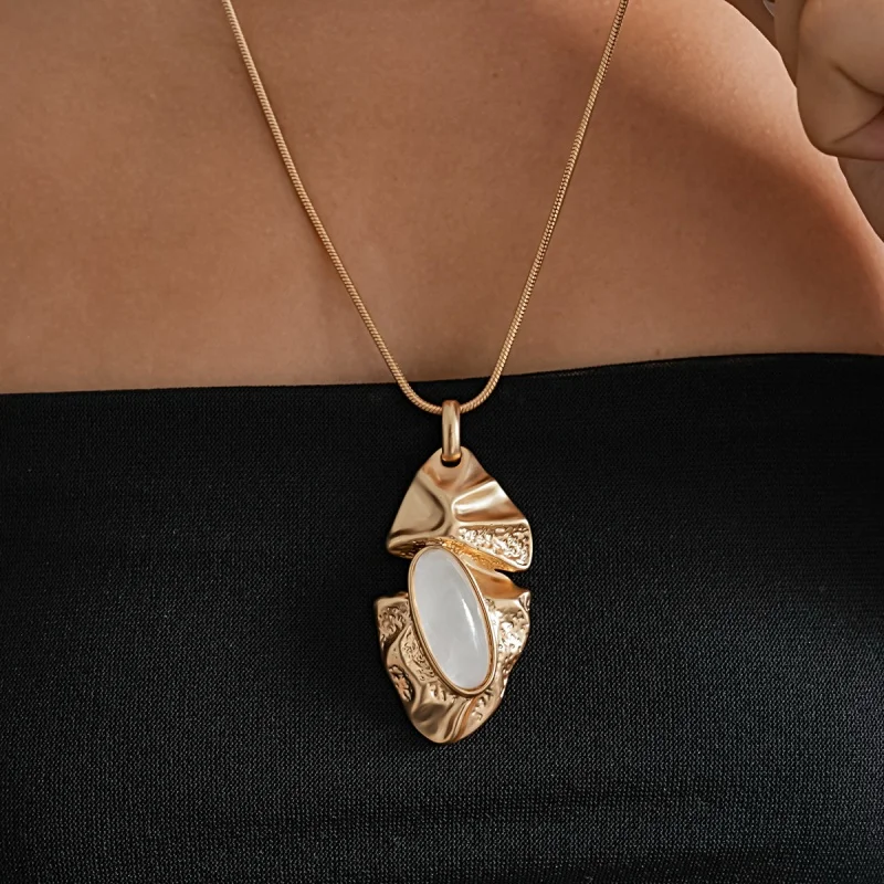 Women Organic Wrinkled Metal Matching Set Thin Snake Chain Irregular Fold Frame White Stone Earring Trendy Neutral Office Access