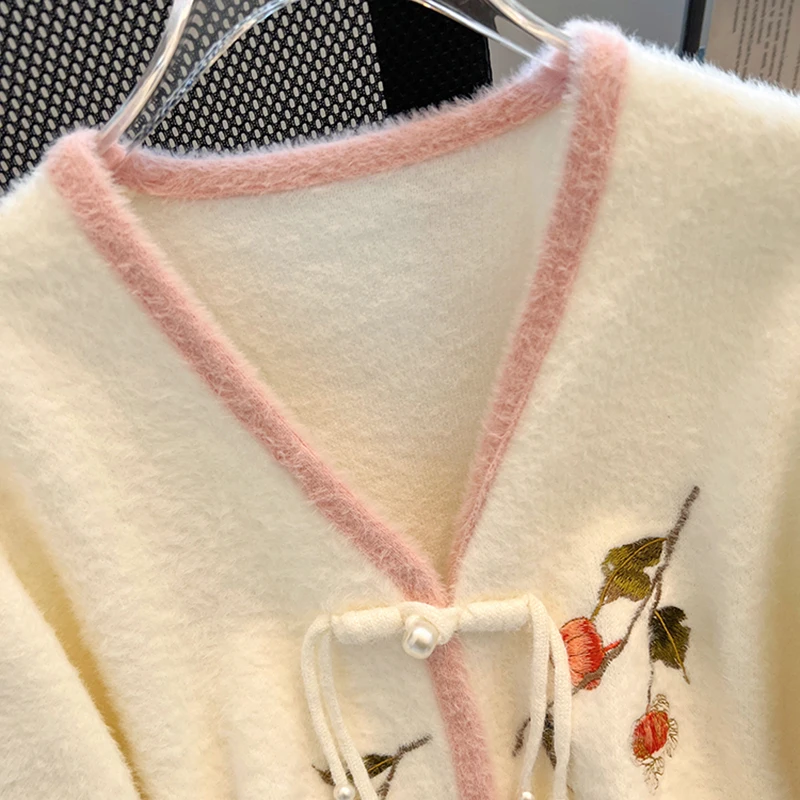 สไตล์จีนใหม่ V คอเสื้อกันหนาวผู้หญิงฤดูใบไม้ผลิฤดูใบไม้ร่วงเลียนแบบ Mink กํามะหยี่ปักหัวเข็มขัดอบอุ่นถักเสื้อสเวตเตอร์ถัก Top