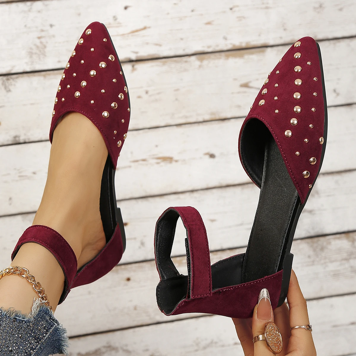 Women Flat Sandals Lightweight Comfortable Shoes Women 2026 Casual Fashion Sandals Pointed Stud Barefoot Shoes Zapatos De Mujer