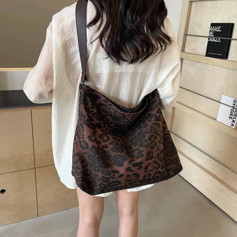 High Quality Explosive Leopard Print Canvas for Women 2024 New High-capacity Crossbody Wide Shoulder Strap Tote Bag for Women