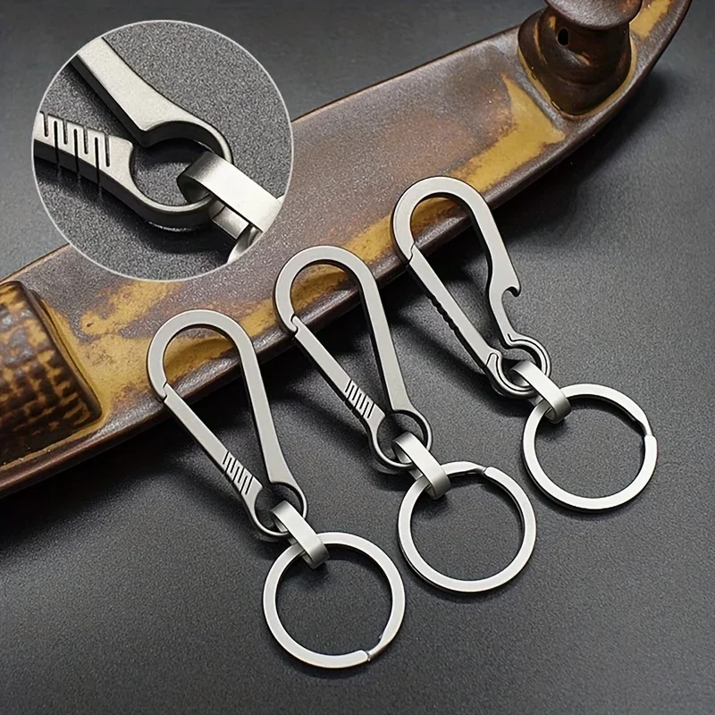 Titan-Karabiner-Schlüsselanhänger, Karabinerhaken, Schlüsselring, Schlüsselhalter mit Flaschenöffner für Camping, Wandern, Angeln, Reisen und Outdoor-Aktivitäten. – Detail 3